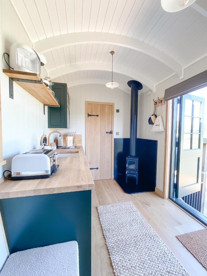 The Rabbit Warren Shepherd Hut Ketton Eksteriør billede